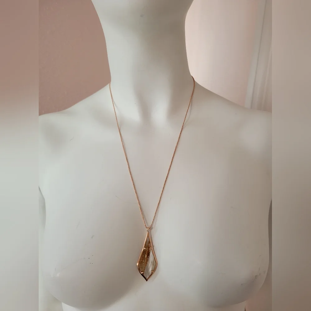 KENDRA SCOTT Elegant Gold Pendant Necklace - Picture 1 of 3